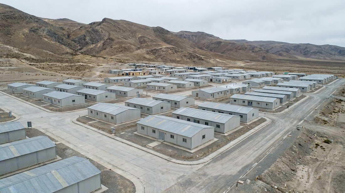 Campamento en la cordillera, vista aérea, con Inbuild System